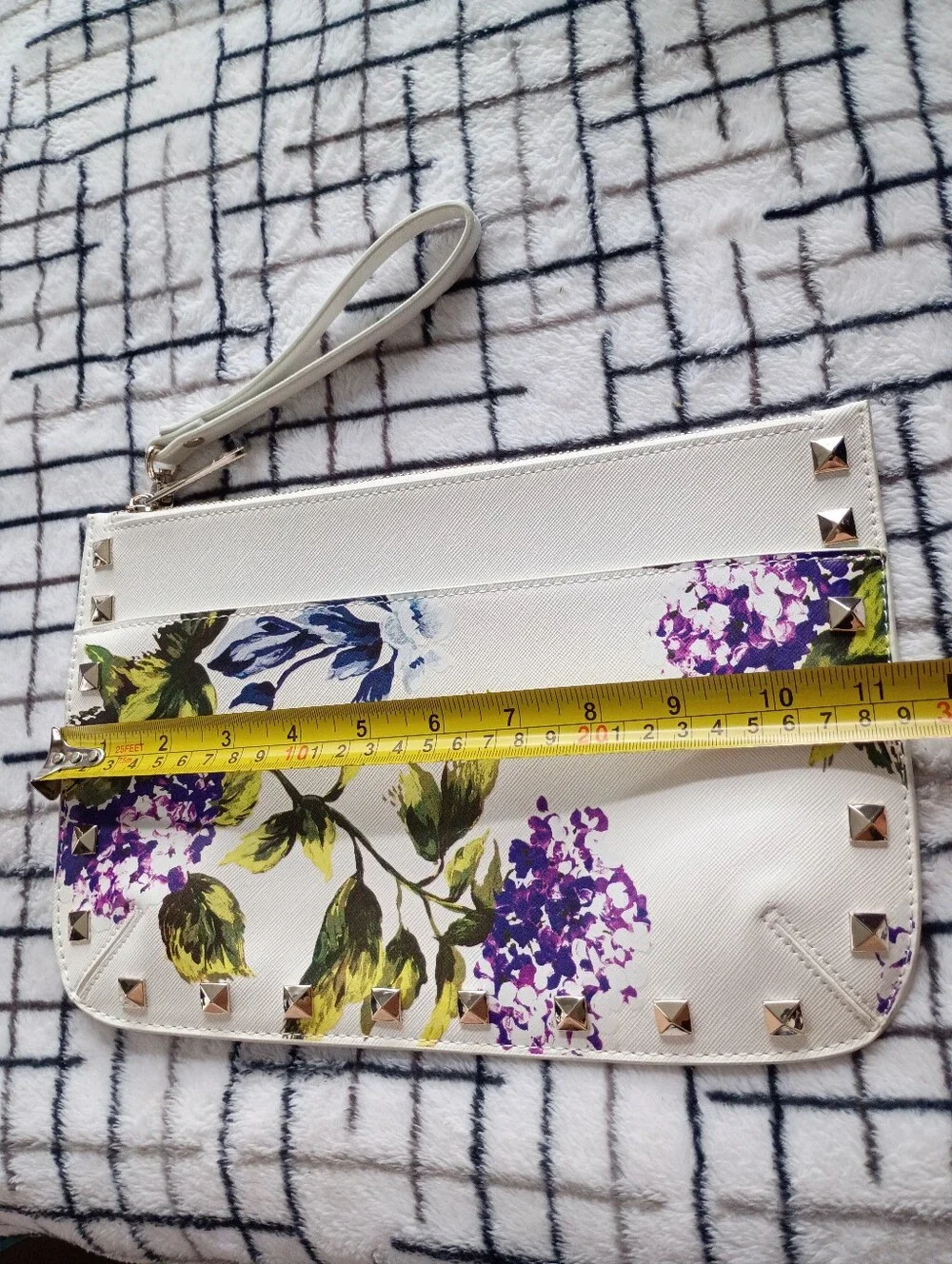 White House Black Market White Floral Wristlet Clutch with Stud Accents NWOT - Picture 6 of 7
